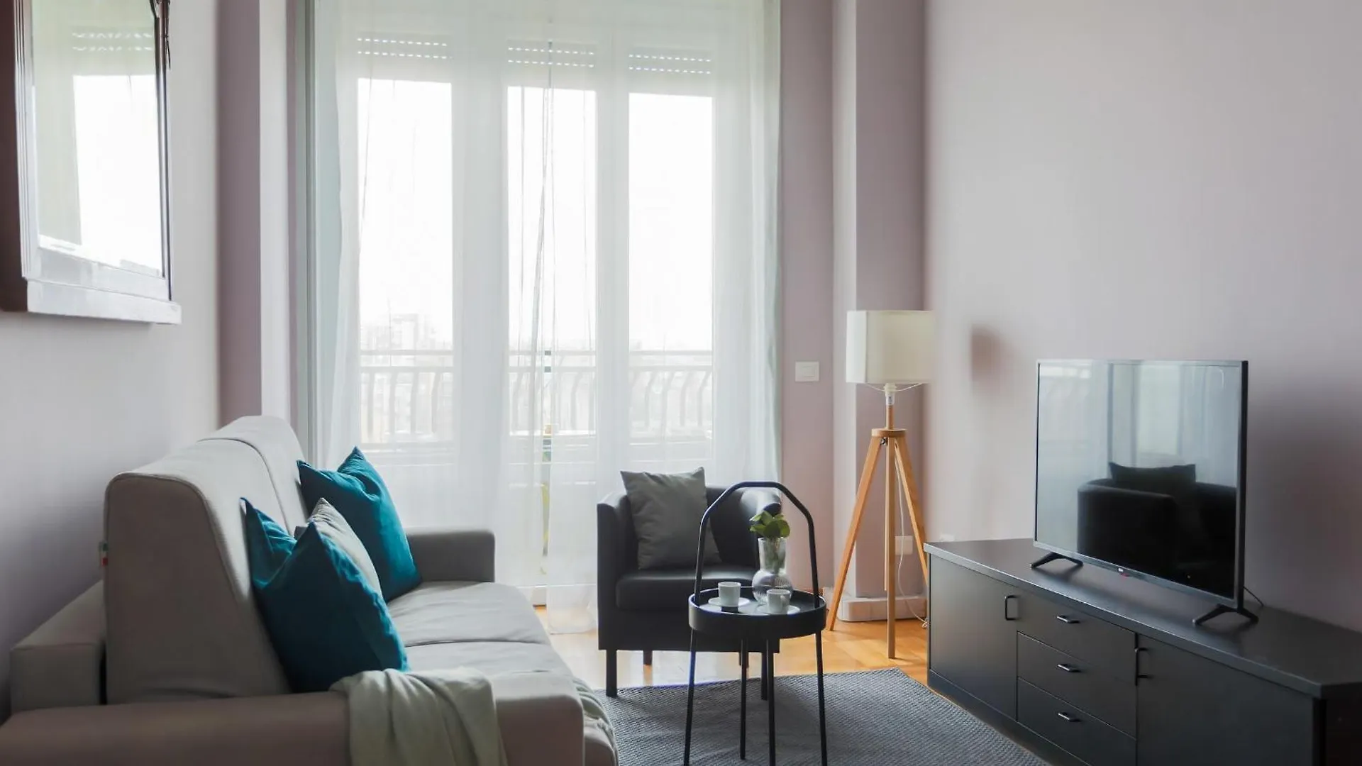 The Best Rent - Spacious One-Bedroom Apartment In Moscova District Milano Italia