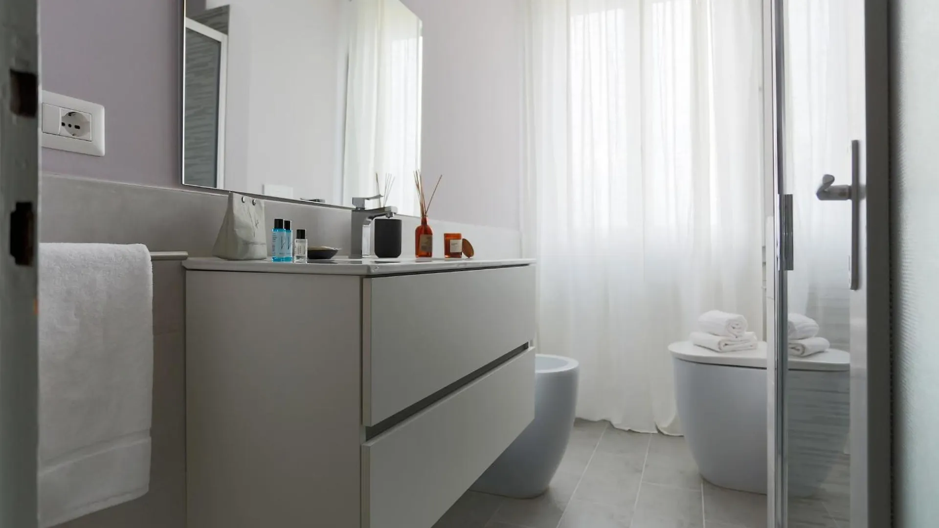 The Best Rent - Spacious One-Bedroom Apartment In Moscova District Milano