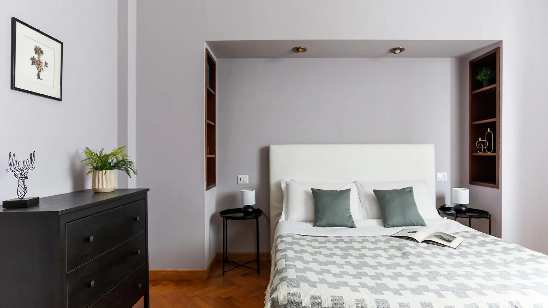 The Best Rent - Spacious One-Bedroom Apartment In Moscova District Milano 0*,  Italia
