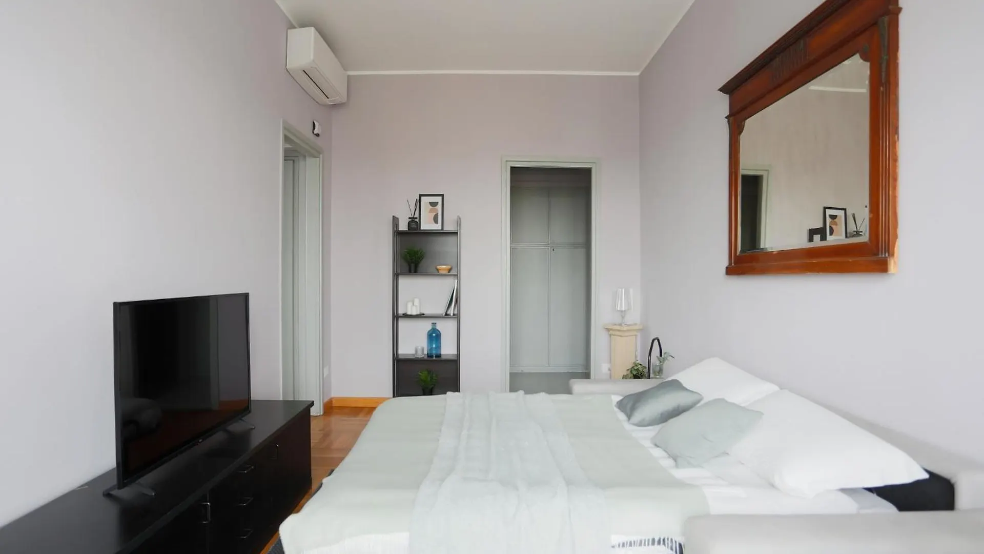 The Best Rent - Spacious One-Bedroom Apartment In Moscova District Milano