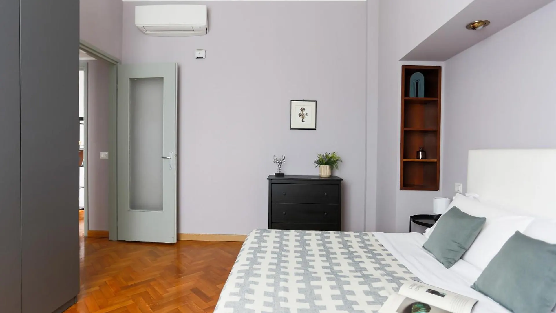 The Best Rent - Spacious One-Bedroom Apartment In Moscova District Milan 0*,  Italy