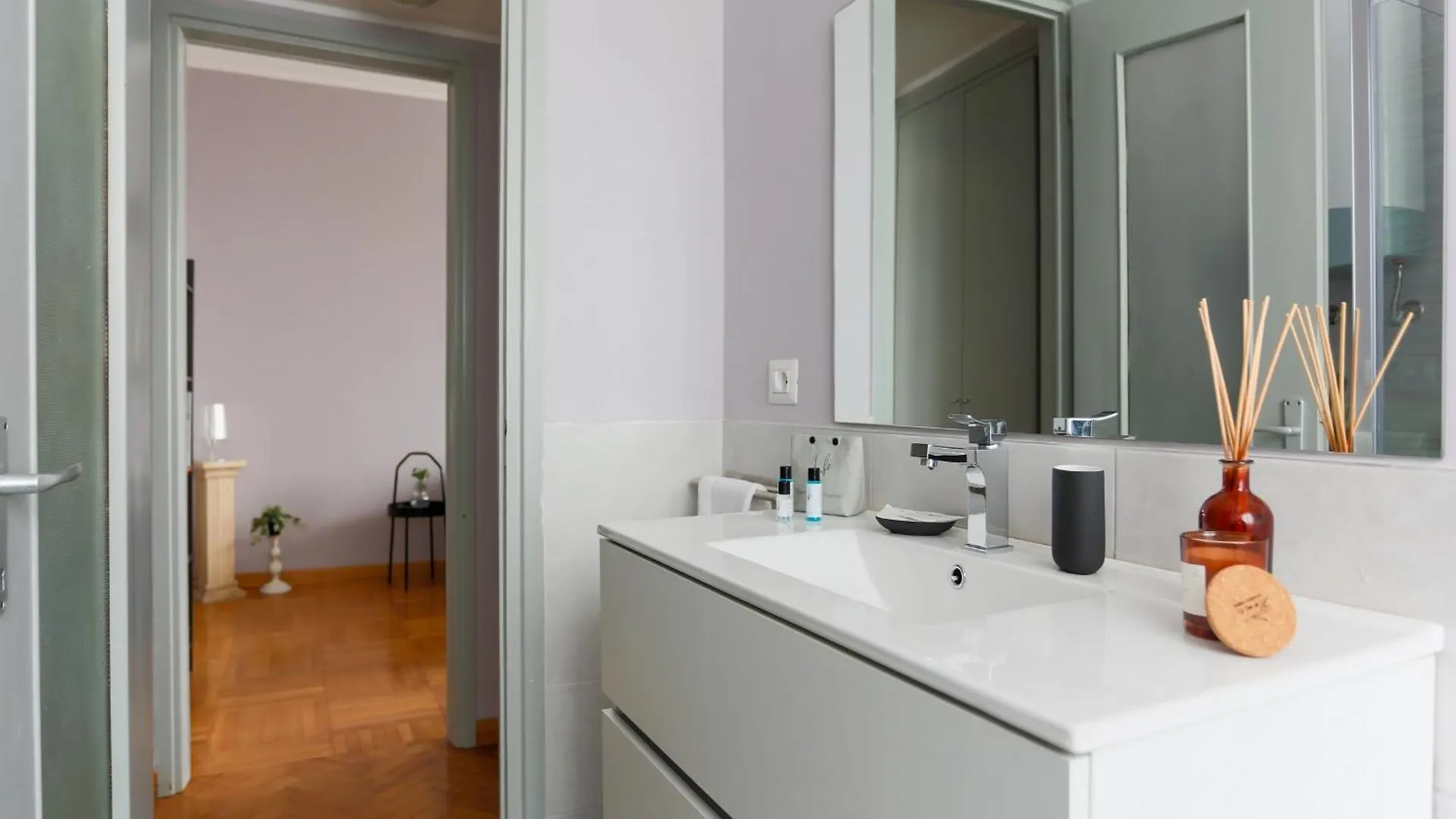 The Best Rent - Spacious One-Bedroom Apartment In Moscova District ミラノ 0*,  イタリア